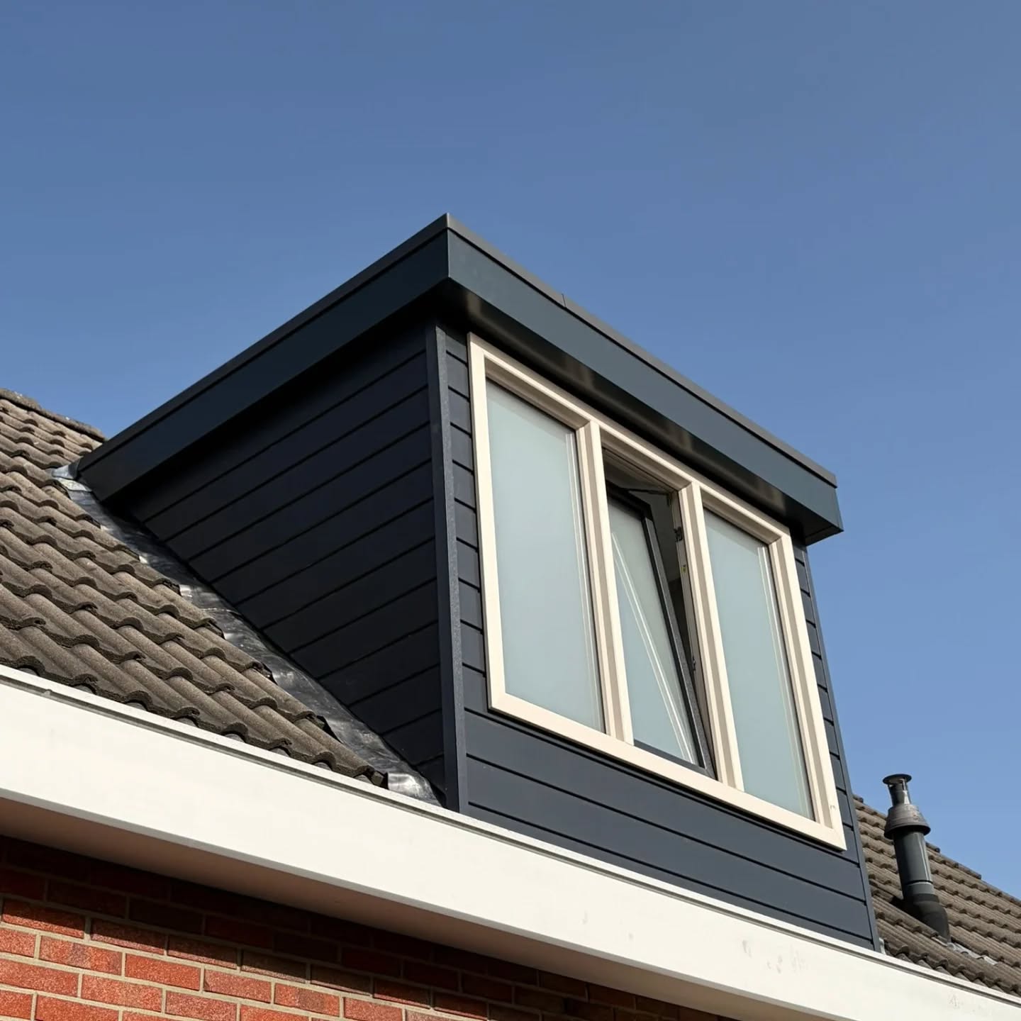 Prachtige woning voorzien van kozijnen en dakkapel! - afbeelding 2