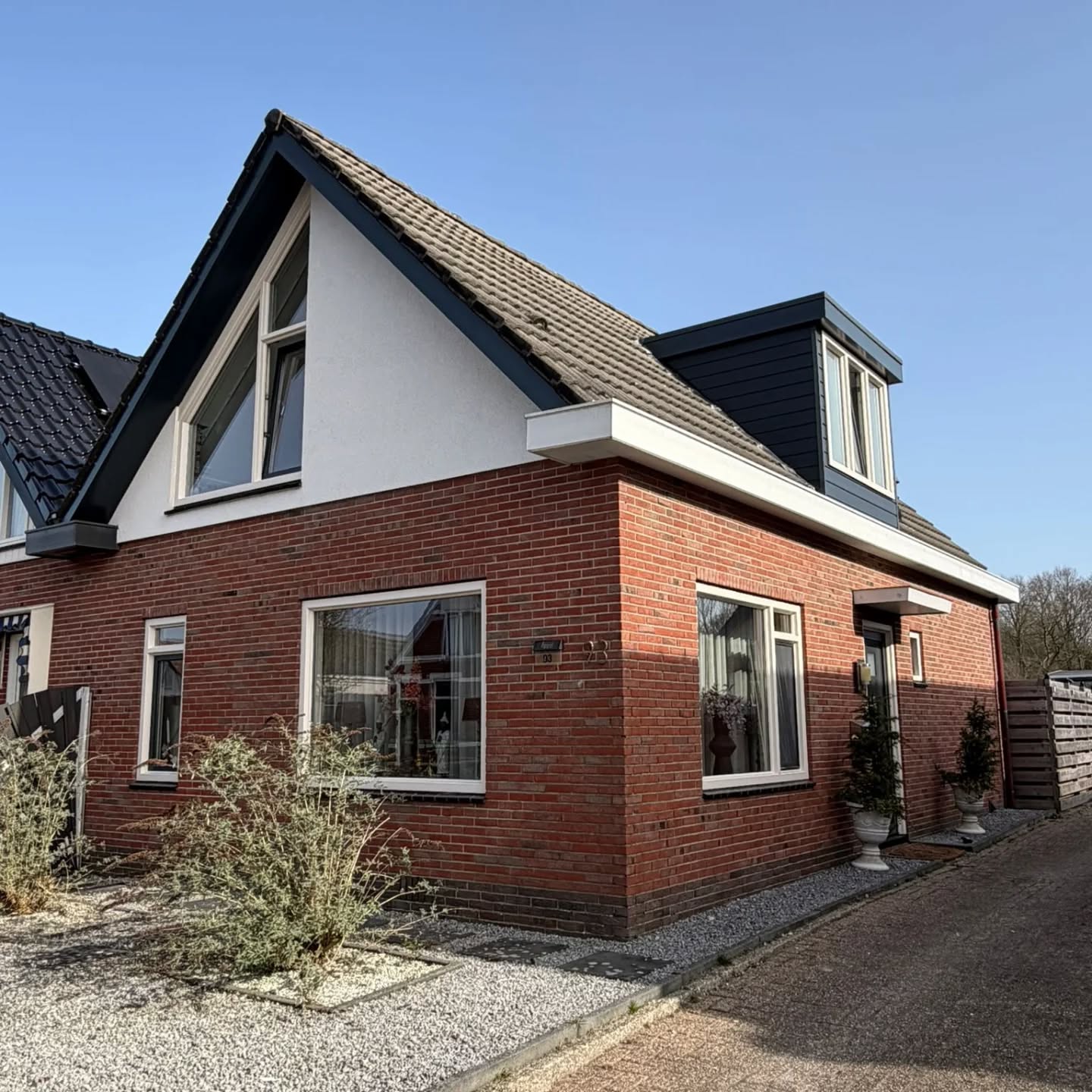 Prachtige woning voorzien van kozijnen en dakkapel! - afbeelding 1